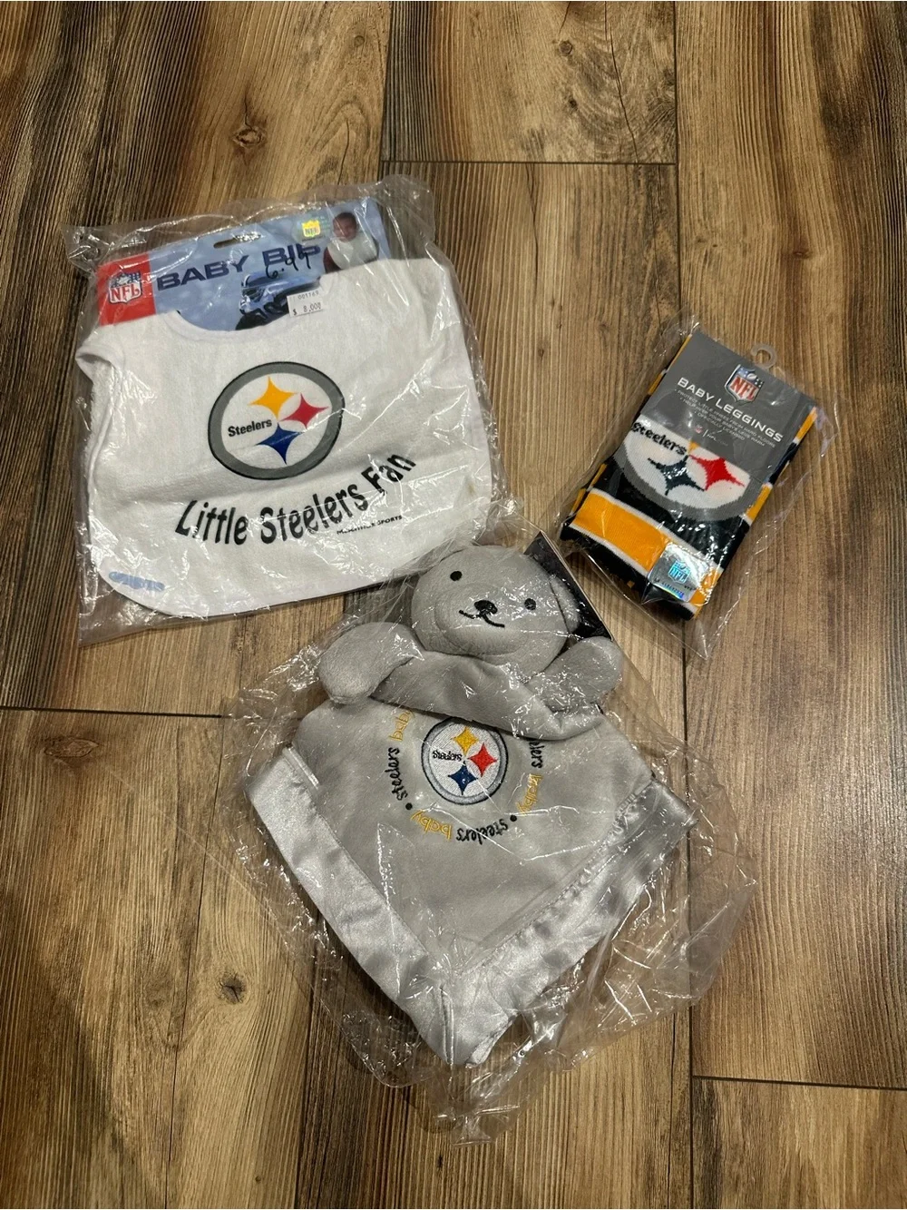 NFL Pittsburgh Steelers Baby Bib Socks & Lovey Set - White & Gray